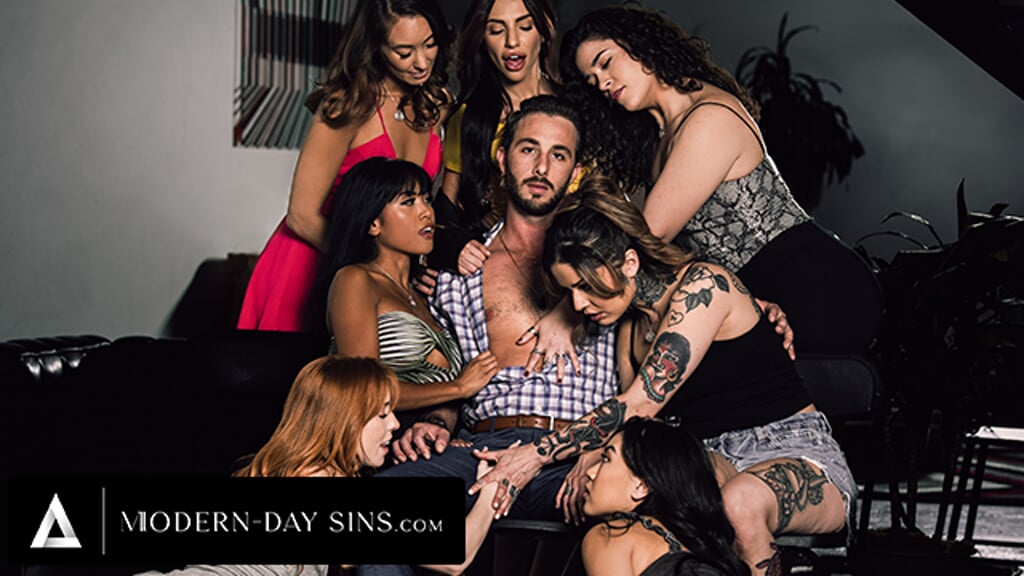 Modern day sins - सेक्स एडिक्ट्स Ember Snow और madi collins अपने सपोर्ट ग्रुप लीडर की रिवर्स सामूहिक चुदाई करती हैं