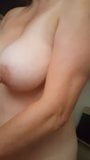 Une femme mature chevauche un inconnu, partie 2 snapshot 1