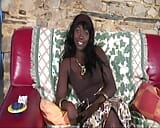 Een weelderige Franse zwarte vrouw krijgt haar geweldige tieten bespoten door een blanke pik snapshot 3