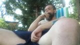 Str8 papi masturbándose en el jardín snapshot 2