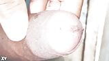 Chico joven masturbándose y corriéndose en su habitación, casero snapshot 2