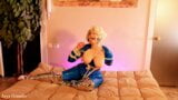 1 uur bondage in latex compilatievideo's - blonde milf Arya Grander snapshot 1