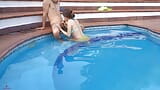 Il mio fratellastro ha un'erezione quando siamo in piscina e lo scopo snapshot 8