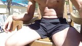 Pissen, Laufshorts und massiver Cumshot snapshot 1