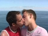 Piacere gay di fronte all'oceano snapshot 5