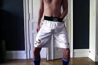 U porno zavqidan qichqiradi va qichqiradi