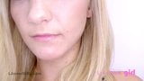 Hübsches blondes Teen bekommt Gesichts-Schluck-Sperma beim POV-Casting snapshot 6