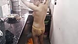 Bhabhi caliente tiene sexo en la cocina snapshot 20