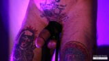 Ravyn Alexa und Heavybondage4life in einer intimen, intensiven Szene mit Self-Bondage und Edging snapshot 5