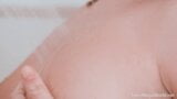 Teenmegaworld - Beauty-Angels - Une bombasse se caresse la chatte sous la douche snapshot 1