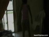 Худенькая филиппинская девушка принимает дилдо, затем хуй от иностранца snapshot 1