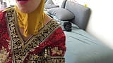 Matură sexy arabă saudită cu curul mare înșelând pentru sex dur în hijab snapshot 15