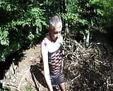 Sissy caminar por el bosque snapshot 2