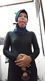 Masturbación con el orgasmo en hijab catsuit snapshot 10