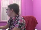 Dulce dama con gafas en webcam snapshot 3