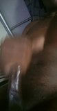 Une grosse bite noire lâche des cordes de sperme sur sa propre poitrine snapshot 3