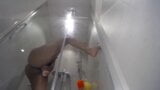Une belle-mère surprise sous la douche en train de jouer avec sa chatte snapshot 10