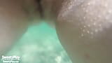 Creampie di bawah air dan kencing snapshot 14