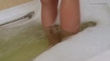 Liza Milova Masturbation in Dusche und Badewanne snapshot 3