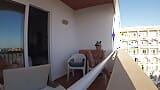 Masturbazione reciproca sul balcone snapshot 5