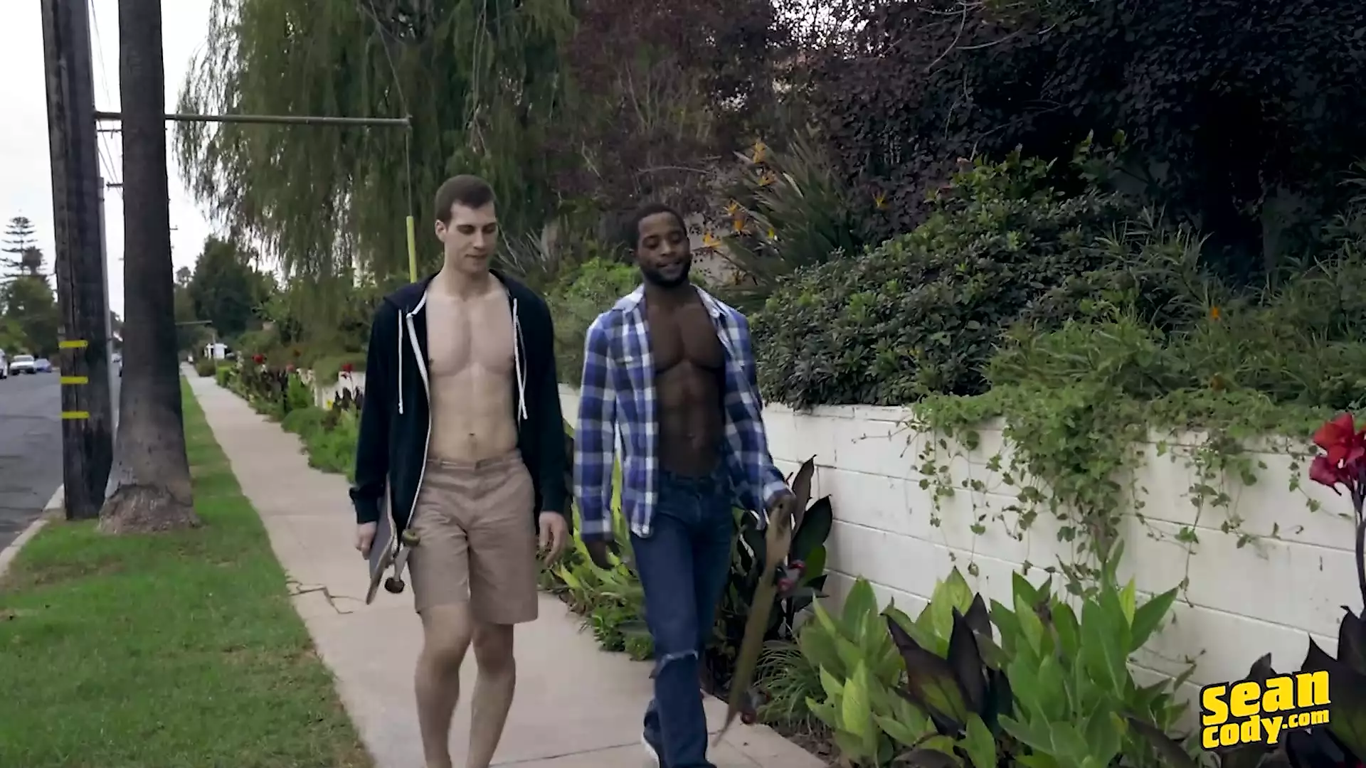 肌肉发达的landon第一次遇到苗条的安吉洛,他们都很兴奋地玩耍 - sean cody