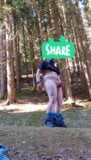 太った21歳の男が人気の森の小道で放尿して絶頂。 snapshot 8