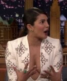 Priyanka chopra, edição lenta, hd completo - entrevista com Jimmy (gemido) snapshot 2