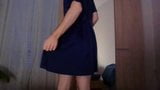 Schönes Seidenkleid Transvestit hat Spaß allein snapshot 2