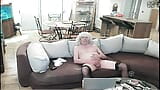 Masturbation sur mon canapé snapshot 17