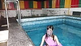 야외 수영장에서 장난감과 섹스하는 디샤 바비 snapshot 2