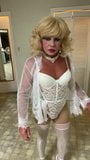 Sissy, Transvestit Traci bietet Männern ihre Weiblichkeit an snapshot 8