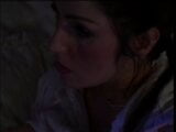 Brunette met geweldige tieten zit op de dong van de dekhengst in bed in cowgirl -stijl snapshot 11