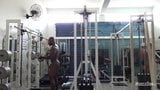 Orang kulit hitam berlatih telanjang di gym snapshot 4