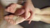 Footjob par une voisine mature snapshot 5