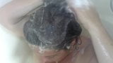 Sexy bbw pist onder de douche, krijgt sperma in het gezicht snapshot 5