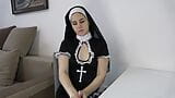 Stiefschwester-Nonne Anna fiel in Sünde und gab Blowjob und Footjob snapshot 2