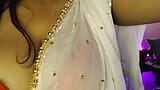 Une fille desi sexy s’amuse en montrant ses seins jeunes aux hommes. snapshot 3