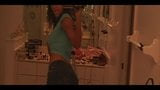 Une bombasse sexy filme ses pets snapshot 1