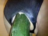 ereccion anal con pepino. snapshot 8