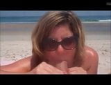 Stiefmutter macht Blowjob am Strand snapshot 2