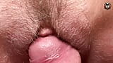 MILF. Cewek sange dengan memek berbulu lagi asik orgasme - close up snapshot 13