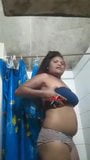 丑陋的png荡妇在淋浴时脱衣舞 snapshot 6