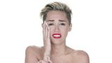 Miley Cyrus - разрушает шарик (явное) snapshot 8