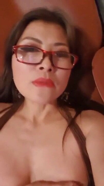 Milf masturbuje