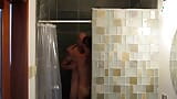 Nuru-camera betrapt schattige tiener die onder de douche wordt geneukt snapshot 10