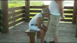 Escenas al aire libre donde el abuelo chupa y es follado por un gordito snapshot 2