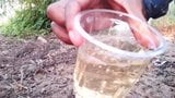 Mein leckeres Schwanzbier für dich .. Piss-Video snapshot 9