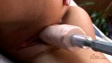 Seksowna azjatycka mena rozbiera się, by nasmarować dildo maszynę do ruchania, by pieprzyć jej ciasną cipkę podczas orgazmu snapshot 12