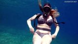 Kasanadra Lufi masturba su chocho caliente en el mar snapshot 6