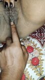 Fingering my desi gf's pussy - cô ấy rất thích nó snapshot 3